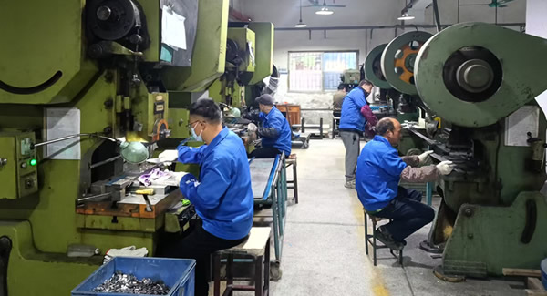 廣有五金火了！阿里實(shí)拍揭秘：好合頁是這樣造出來的|廣有五金&東莞合頁